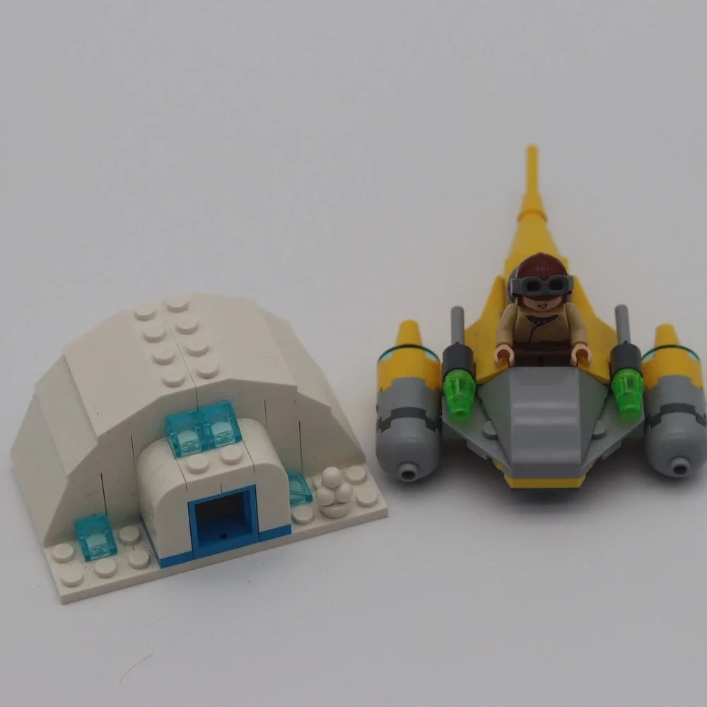 LEGO Star Wars Naboo Starfighter Anakin Skywalker Minifigure & Igloo Build - Picture 12 of 12